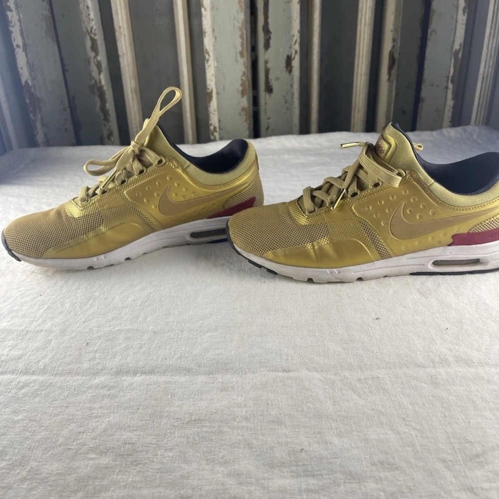 Size 8.0 -Womens Nike Air Max Zero QS Metallic Gold - Picture 6 of 15